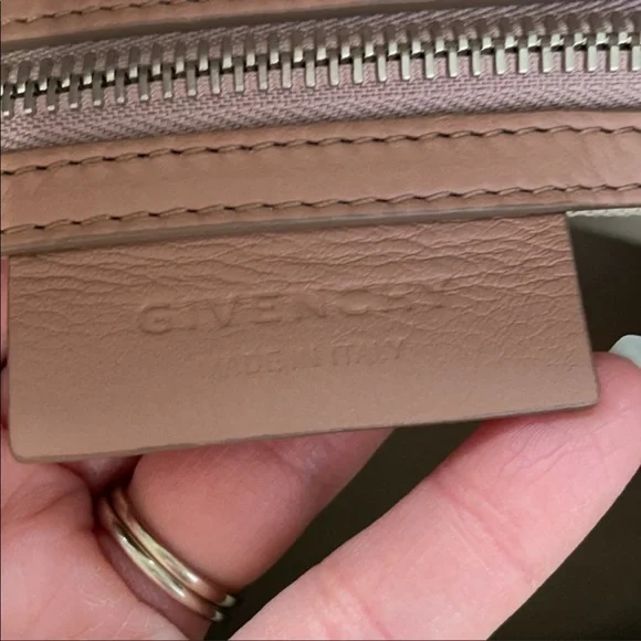 Givenchy Bag  🎄 - Picture 6 of 17